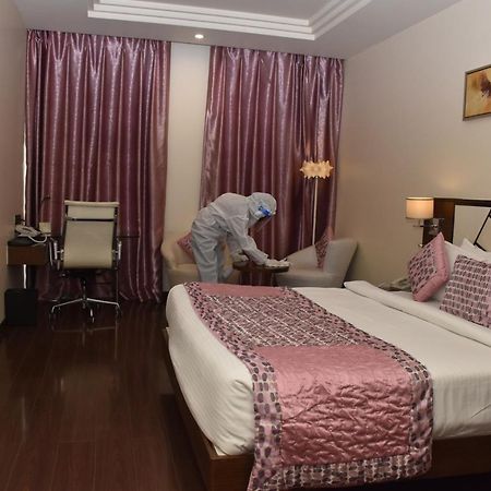 The Panache Hotel Патна Екстериор снимка