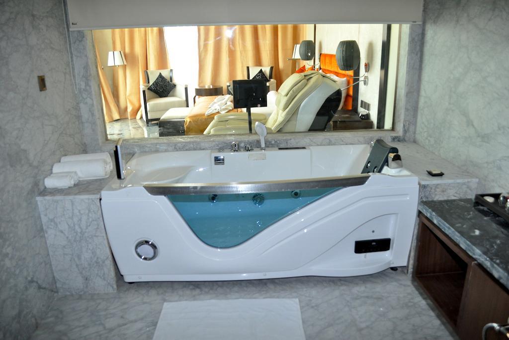 The Panache Hotel Патна Екстериор снимка