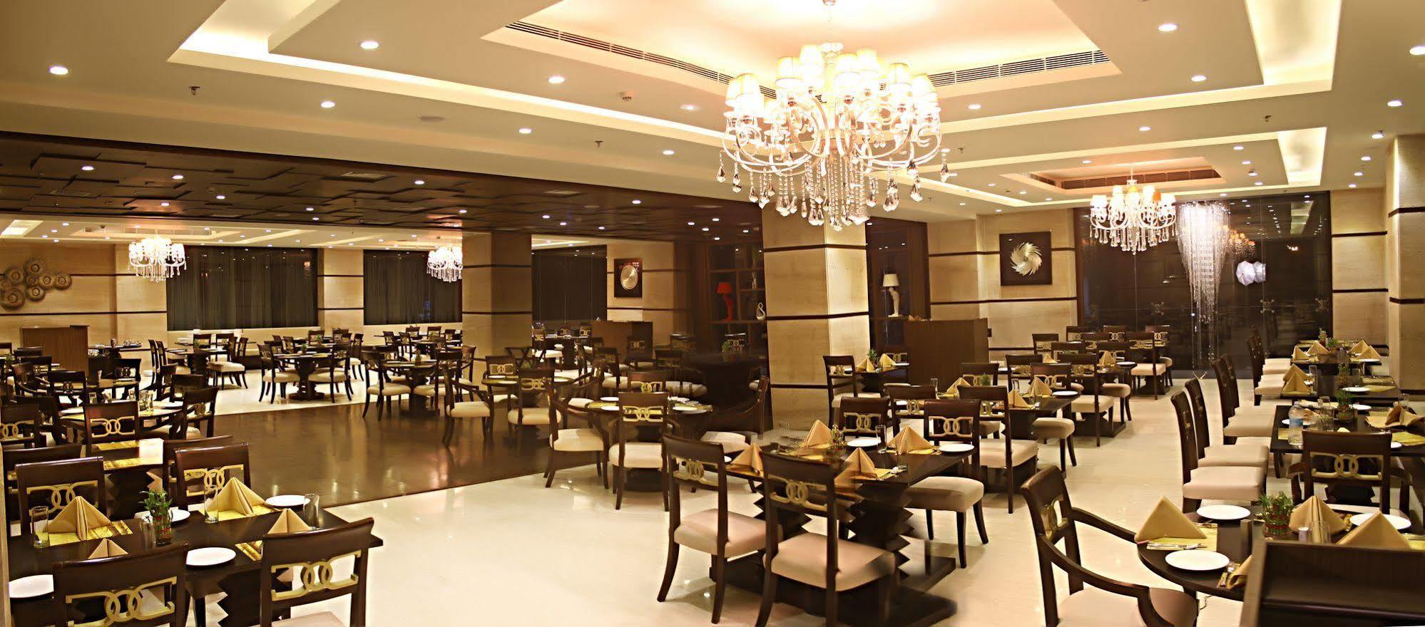 The Panache Hotel Патна Екстериор снимка
