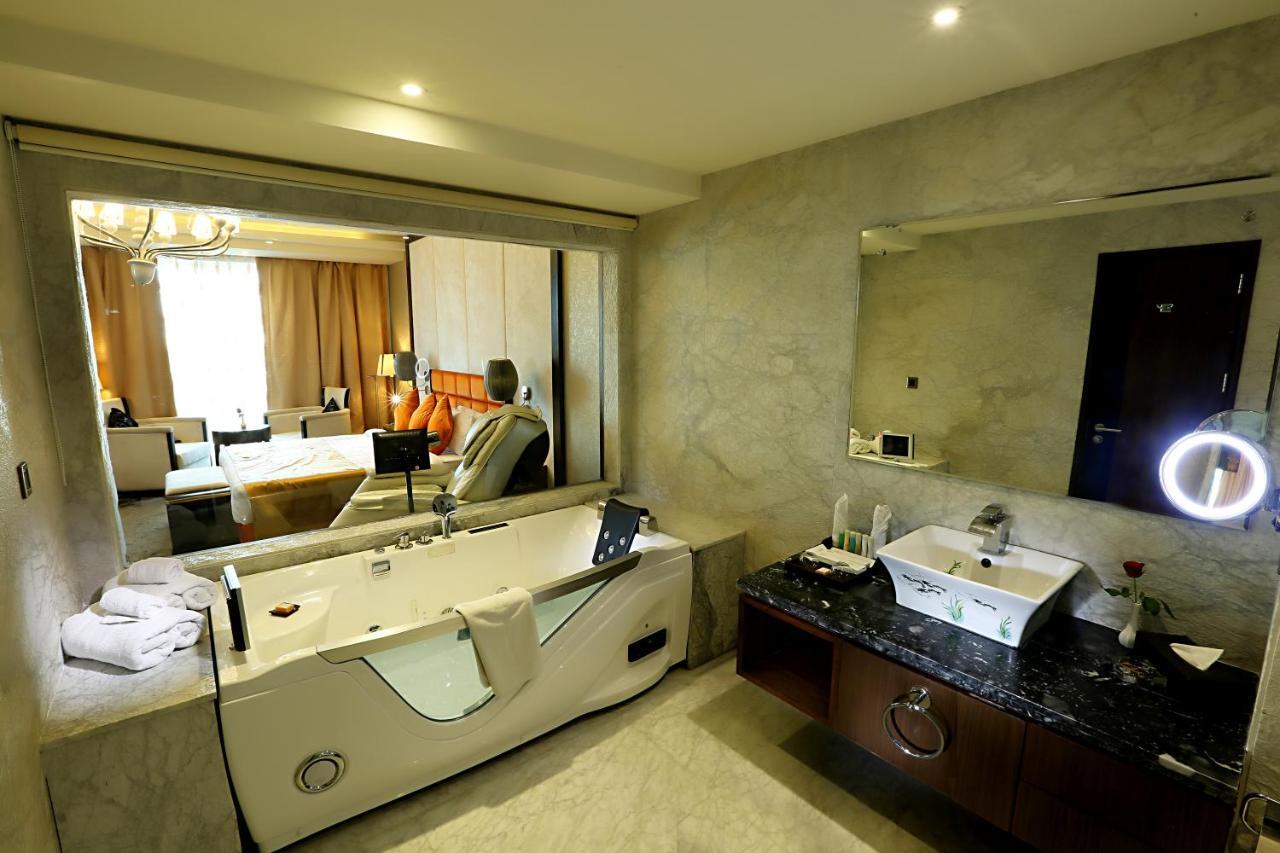 The Panache Hotel Патна Екстериор снимка
