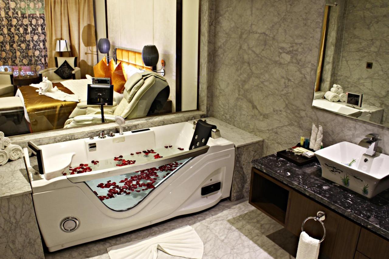The Panache Hotel Патна Екстериор снимка