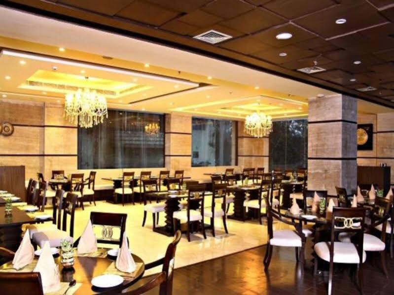 The Panache Hotel Патна Екстериор снимка